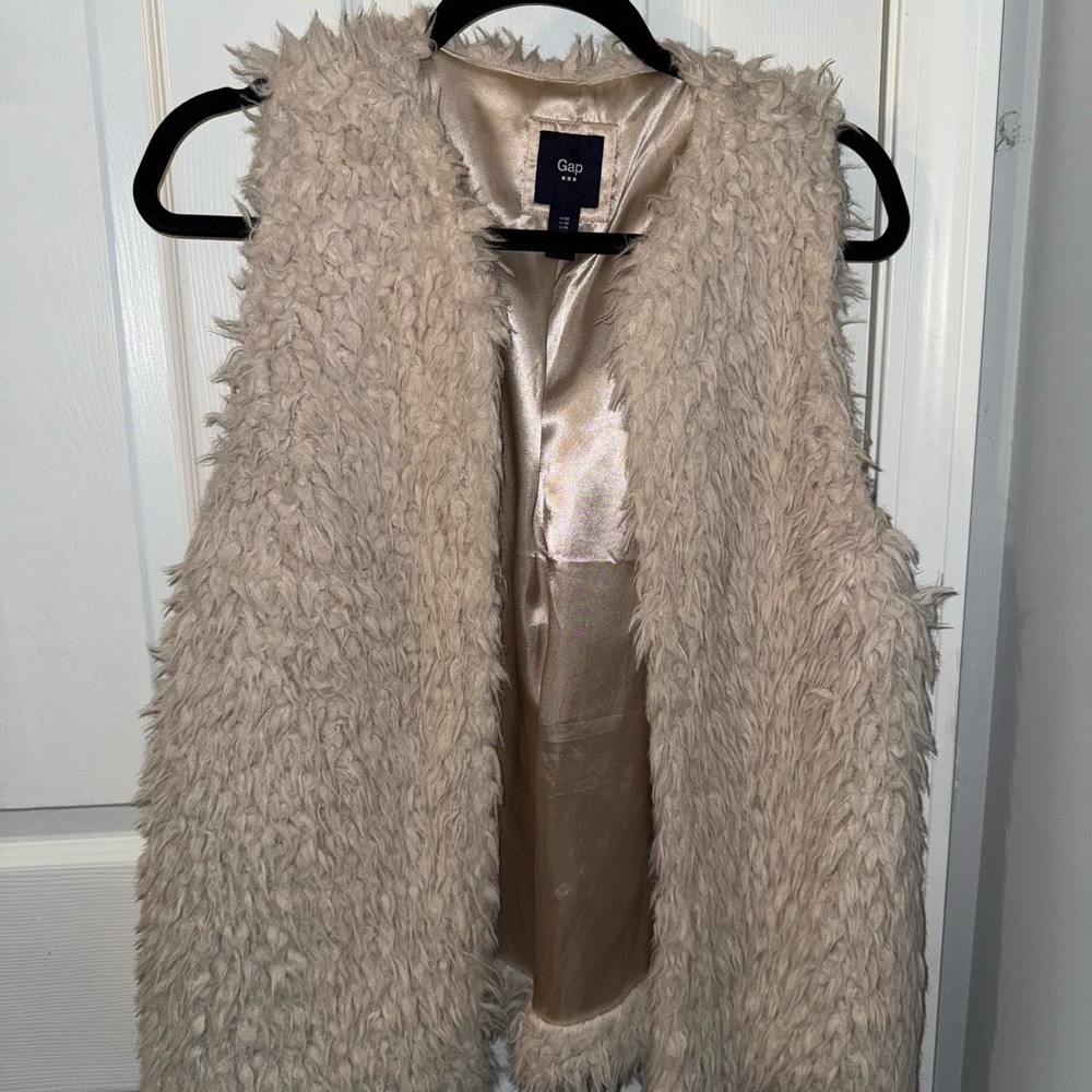 Gap Women's Cream Fuzzy Vest